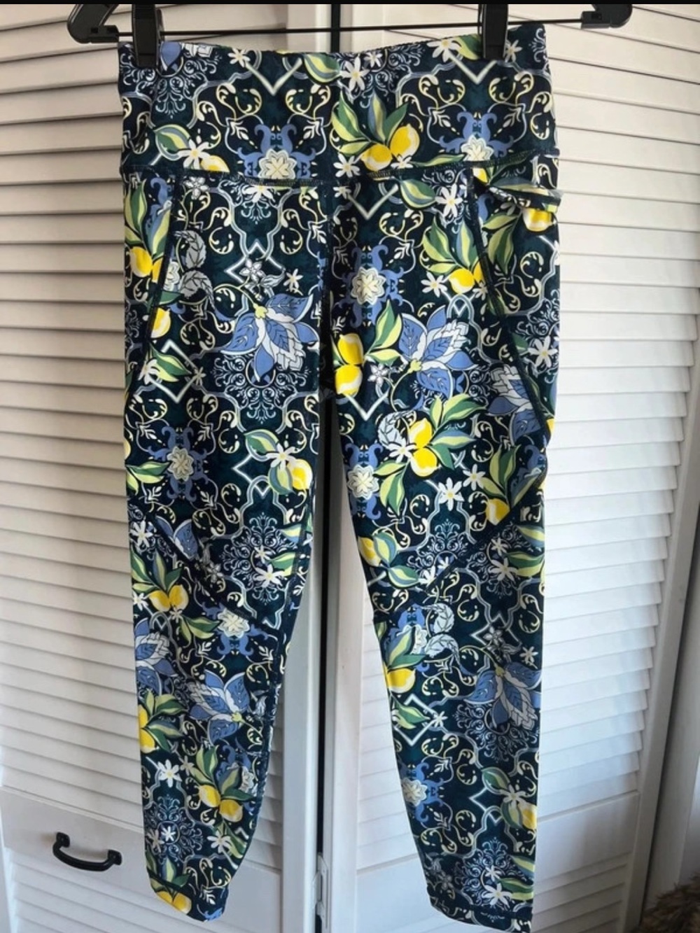 Sweaty Betty Power 7/8
Workout Leggings black lemon print, size 6/7.